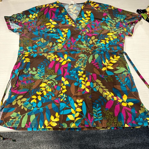 Ladies fall scrub tops - Picture 3 of 6